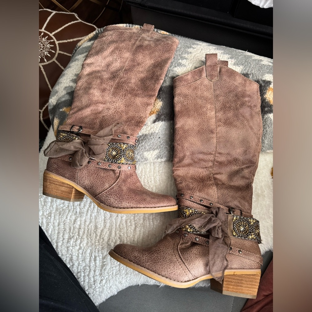 BNWOT Not Rated Embellished Brown Western Boots - Size 8